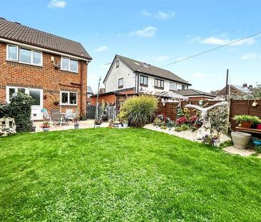 3 bedroom semi-detached house to rent - Photo 2