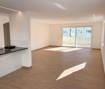 "grosse, moderne 3.5-Zimmer-Wohnung mit Sitzplatz, Lift und eigenem... - Foto 4