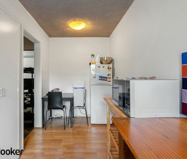 Charming One Bedroom Unit - Photo 2
