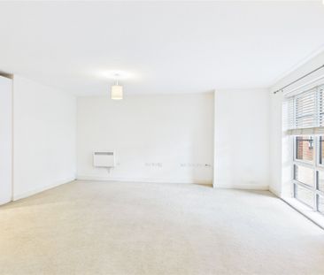 1 bedroom Flat in Kestrel Road, Farnborough - Photo 2