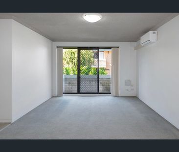 Well presented 2 bedroom unit!! - Photo 4