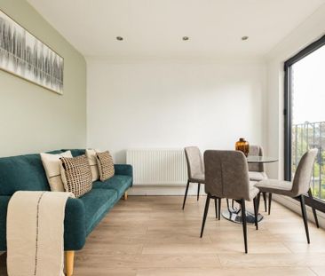 4 bedroom flat to rent - Photo 1