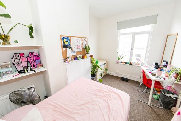 Headingley Avenue, Headingley, Leeds - Photo 1