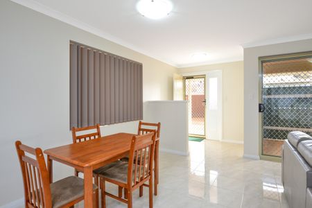 Fully Furnished 2x2 Self-contained Unit - Photo 2