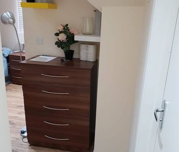 Studio Flat, High Road, NW10 - Photo 5