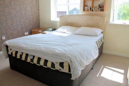 2 bedroom semi-detached house to rent - Photo 4