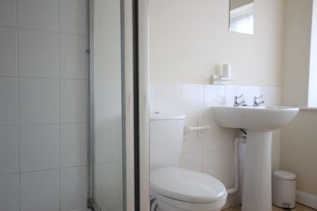 6 bedroom semi-detached house to rent - Photo 3