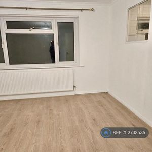 2 bedroom maisonette to rent - Photo 2