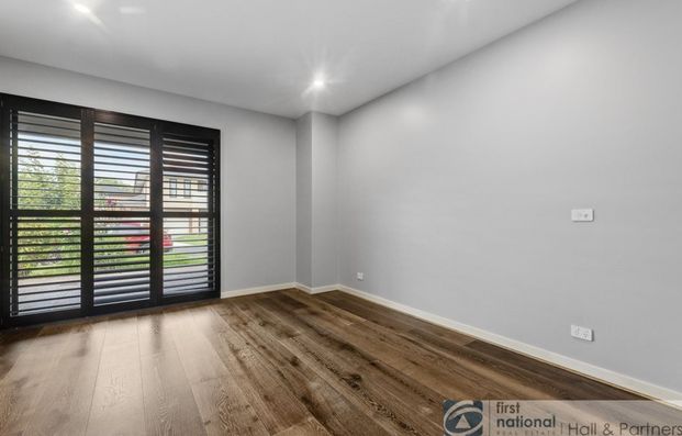 Spacious 7-Bedroom Double Storey Family Home - Perfect for Large Families - Photo 1