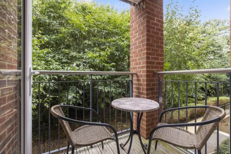 2 Bedroom Apartment, Augustus House – Virginia Water - Photo 3