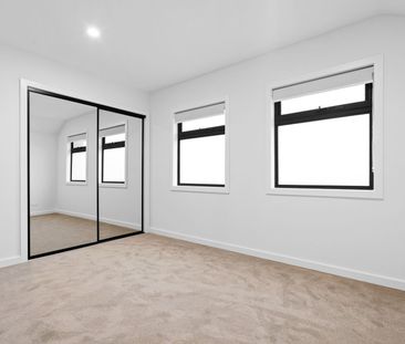 IN THE HEART OF ELTHAM VILLAGE SHOPPING CENTRE - Photo 6