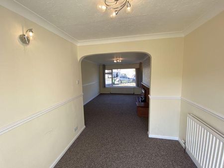 3 bedroom semi-detached house to rent - Photo 2