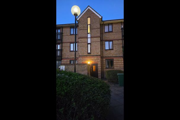 1 Bed Flat, Chopwell Close, E15 - Photo 1