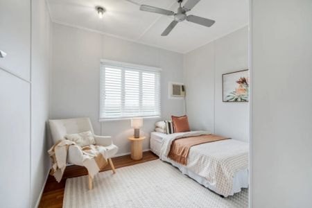 Timeless Charm with Modern Comfort - Castle Hill Views - Photo 4