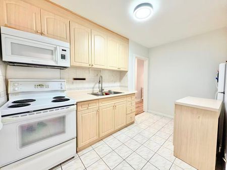 For Lease - 114 Upper Canada Drive, Toronto, Ontario - Photo 3