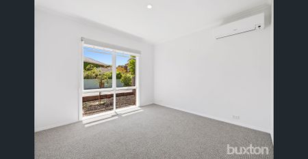 3 BEDROOM HOME IN EXCELLENT LOCATION - Photo 3