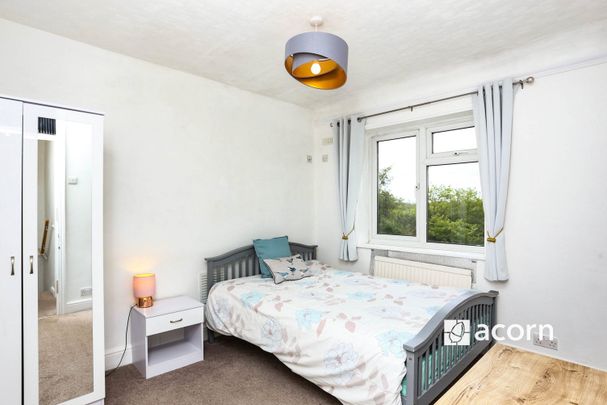 Terraced House to rent - Dunkery Road, London, SE9 - Photo 1