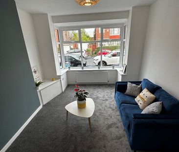 1 Bed Flat, Milton Grove, M16 - Photo 2