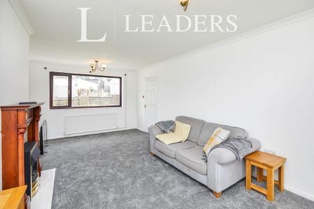 3 bedroom semi-detached house to rent - Photo 5