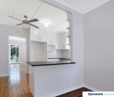 Post-war charmer with aircon, 2 living rooms, great backyard - Photo 2