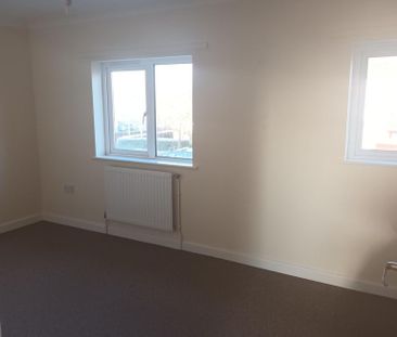 2 bedroom semi-detached house to rent - Photo 4