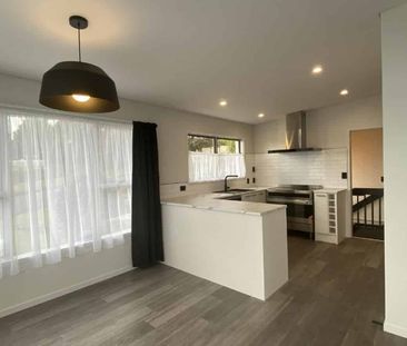 Modern family living - Photo 3