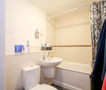 2 bedroom flat to rent - Photo 6