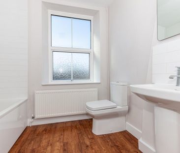 2 bedroom end of terrace house to rent - Photo 4