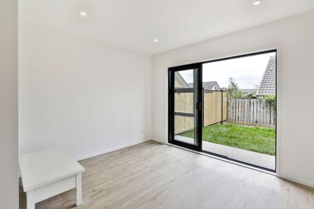 SPACIOUS AND LIGHT - TE ATATU SOUTH - Photo 3