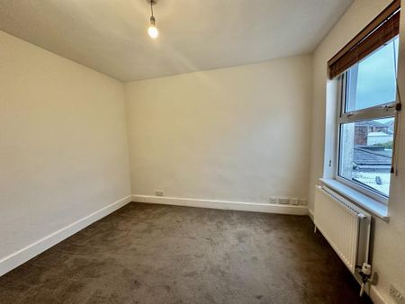 2 bedroom semi-detached house to rent - Photo 5