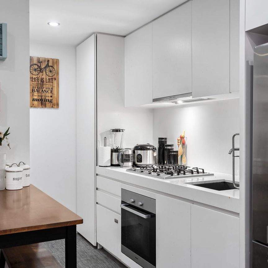 STUNNING 1 BEDROOM APARTMENT IN SOUGHT AFTER BUILDINGS IN RICHMOND! - Photo 1