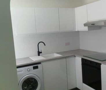2 Bed Flat, Lynden Mews, RG2 - Photo 2