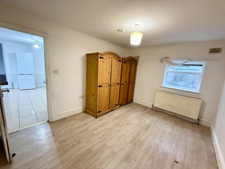 4 bedroom detached bungalow to rent - Photo 4