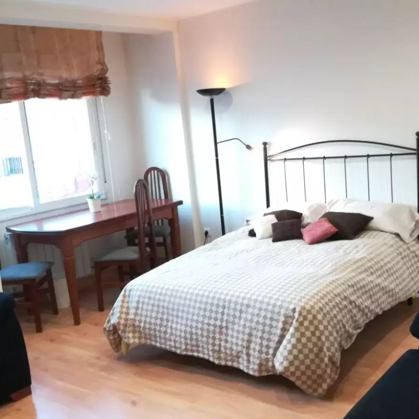 Room in shared apartment in Zaragoza - Photo 1