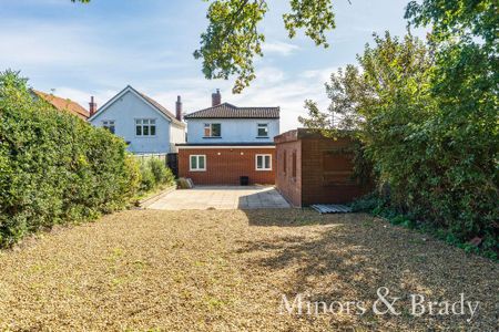 6 bedroom detached house to rent - Photo 3