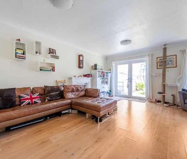 Woking, Surrey, GU21 - Photo 2