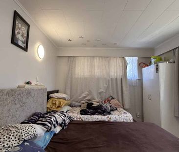 Bright & Comfortable 3-Bedroom Family Home - Photo 2