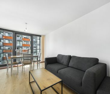 1 Bed Flat, Proton Tower, E14 - Photo 1