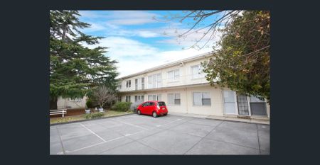 1 bedroom plus study & air con!! - Photo 2