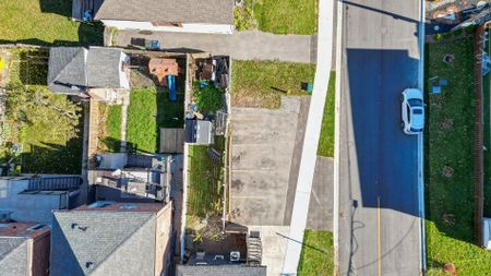 For Lease - 681 Scarlett Road Unit# Upper Level, Toronto, Ontario - Photo 2