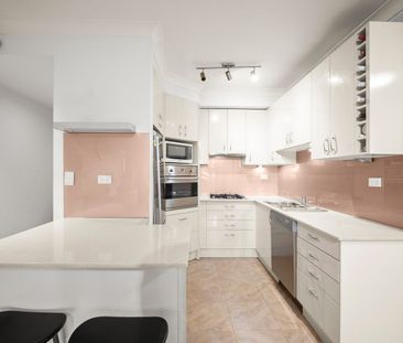 Spacious 3-Bedroom Apartment in Prime Sutherland Location - Photo 3