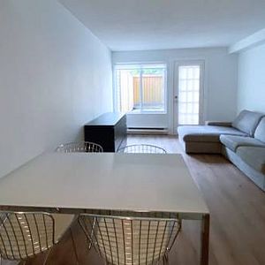 RENOVATED! RARE 2 bedroom 2 stories Kitsilano/UBC/Jericho Beach - Photo 2