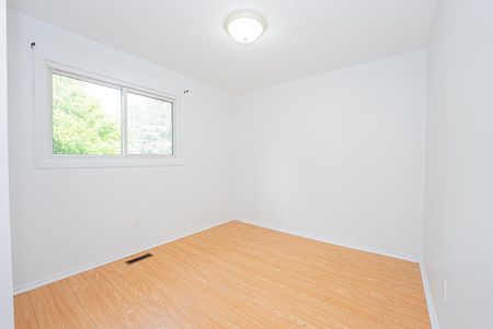 For Lease - 122 Centre Street, Brampton, Ontario - Photo 4