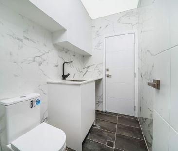 Combing Modern Design & Comfort! - Photo 3