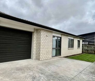 2 Bedrooms and 1 Bathroom!! Including water an... - Photo 3