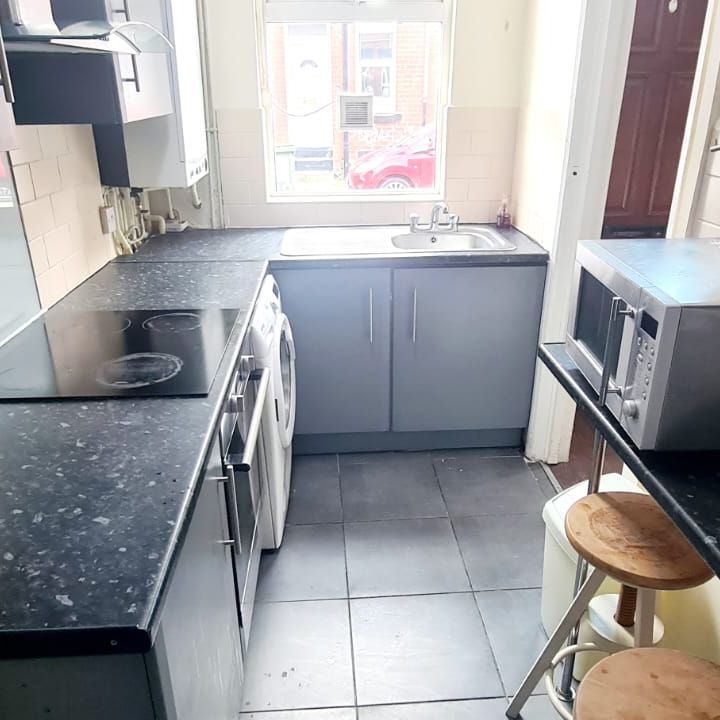 3 Bed - 29 Harold Place, Hyde Park, Leeds - LS6 1PQ - Student - Photo 1