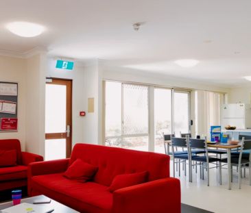 don watts house : 8 Bedroom Apartment - Photo 1