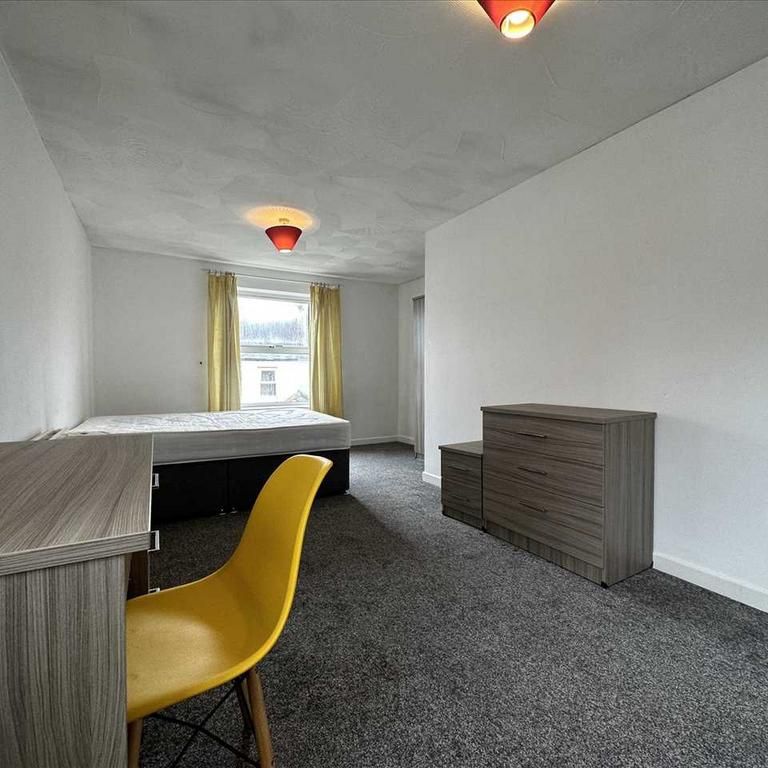 5 bedroom maisonette to rent - Photo 1