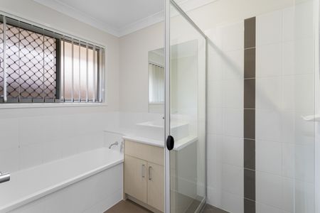 10 Wallarah Parade, North Lakes QLD 4509 - House For Rent - $675 | Domain - Photo 4