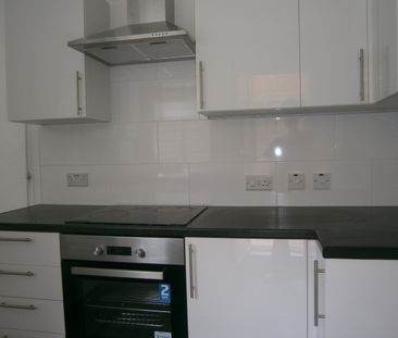 3 Bed Terraced House, Richmond Hill, LU2 - Photo 3